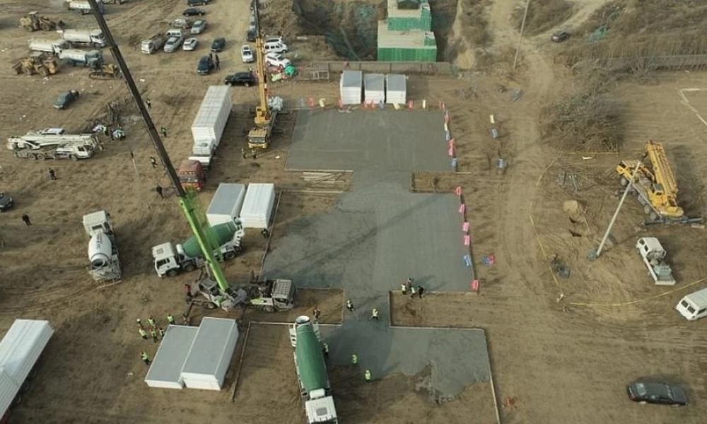 Η Κίνα χτίζει κέντρα καραντίνας μέσα σε τρία 24ωρα